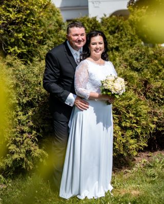 SVATEBNÍ ŠATY NA MÍRU Jestli má někdo představu, že svatební šaty jsou pouze pro mladé ženy, ráda ho přesvědčím o opaku....