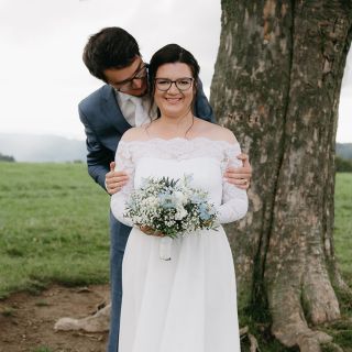 SVATEBNÍ ŠATY NA MÍRU Elegantní, decentní a variabilní — přesně takové si přála nevěsta, pro kterou jsem tyto šaty šila....